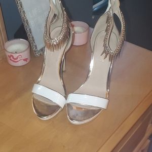 White and gold tasle heels!!